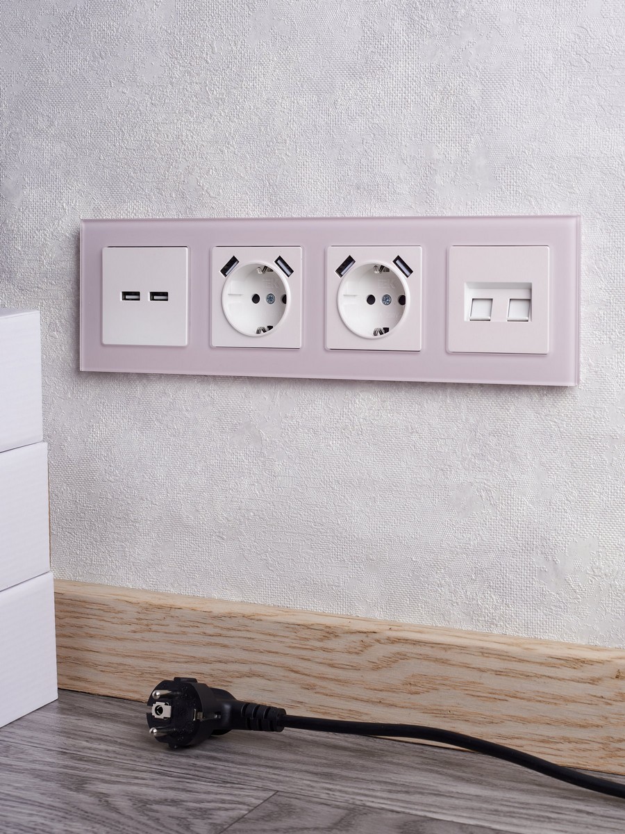 Рамка IEK BRITE DECOR Розовый матовый стекло 4-мест. РУ-4-2-Бр BR-M42-G-31-K14