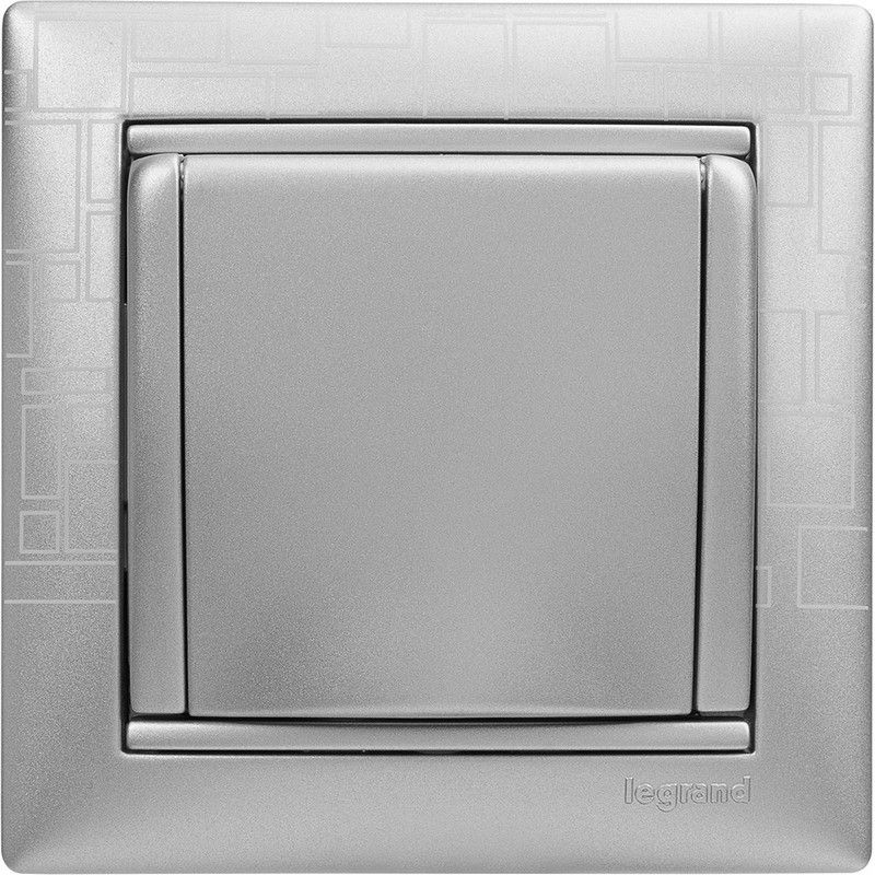 Legrand Valena Classic Алюминий Розетка Legrand Valena Алюминий 1-ая с/з с крышкой 770122