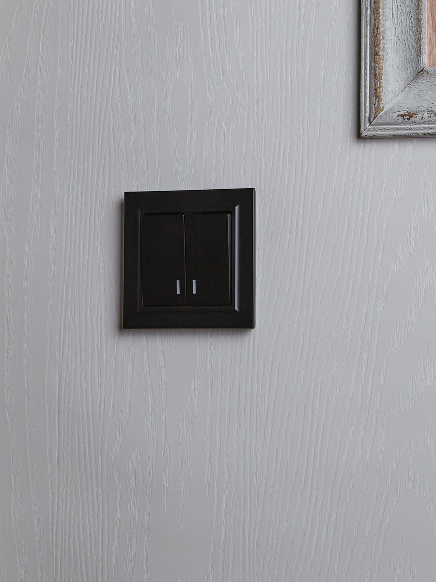 Рамка IEK BRITE 1-местная IP44 РУ-1-БрЧ-44 черный BR-M12-44-K02