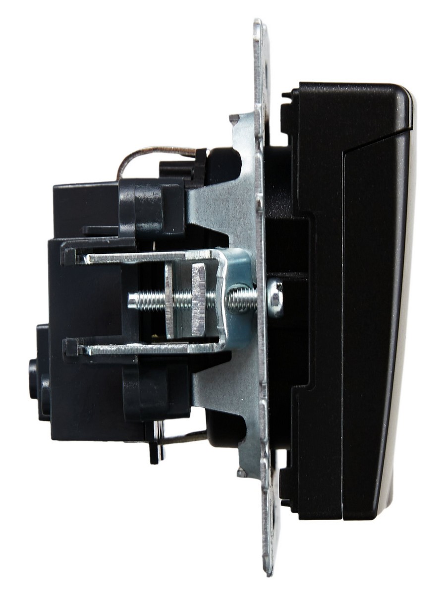 Розетка IEK BRITE с/з с шторками и крышкой 16А IP20 РСбш10-3-БрЧ черный BR-R16-16-K02