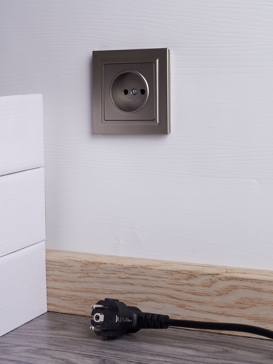 IEK Brite Шампань Розетка IEK BRITE Шампань б/з без защ.шт. з/к/ш 10А в сборе РСР10-1-0-БрШ BR-R10-10-K37-F