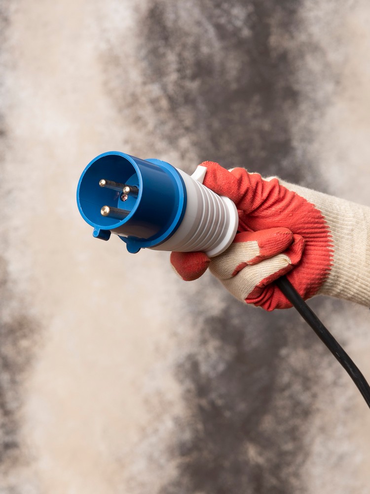 Силовые разъемы и вилки Вилка EKF PROxima переносная 023 2Р+РЕ 32А 220В IP44 ps-023-32-220 