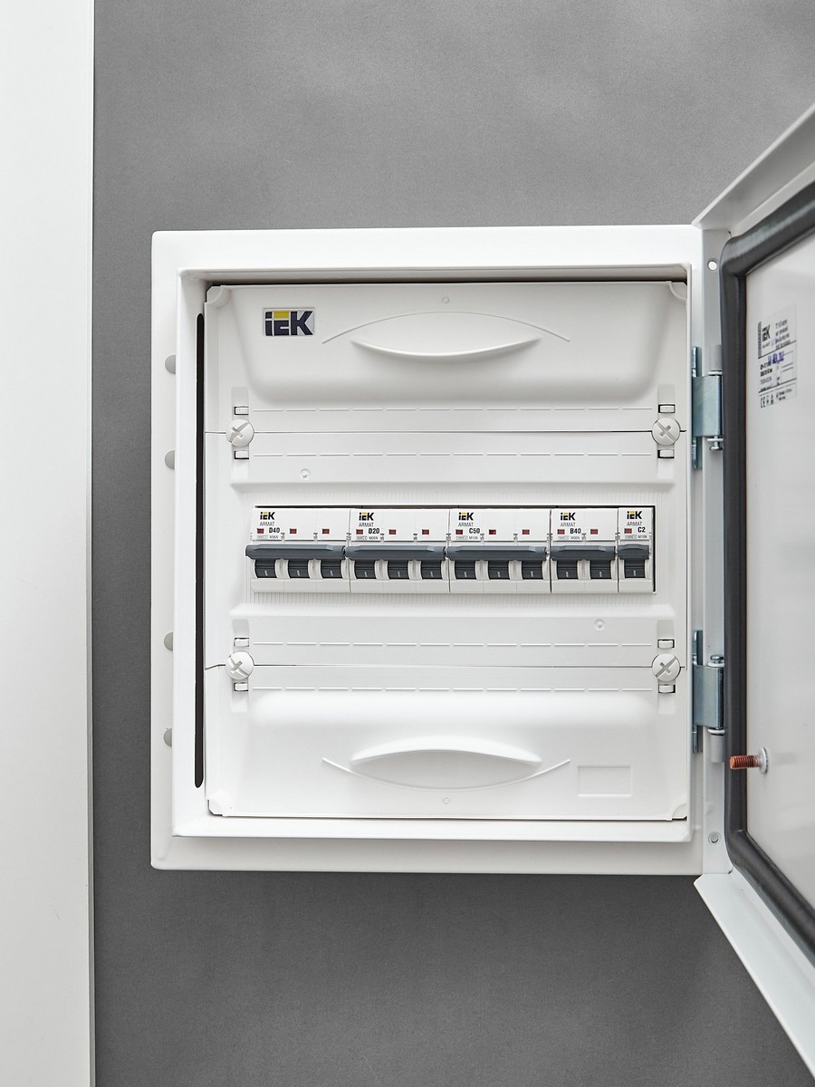 Автоматический выключатель IEK ARMAT M10N 3P C 50А AR-M10N-3-C050