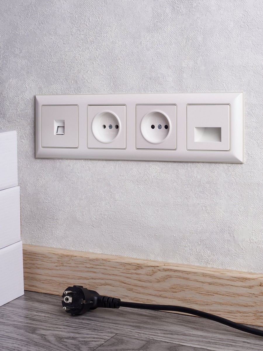 Рамка IEK BRITE DECOR Жемчуг/беж 3D-форма 4-мест. РУ-4-Бр