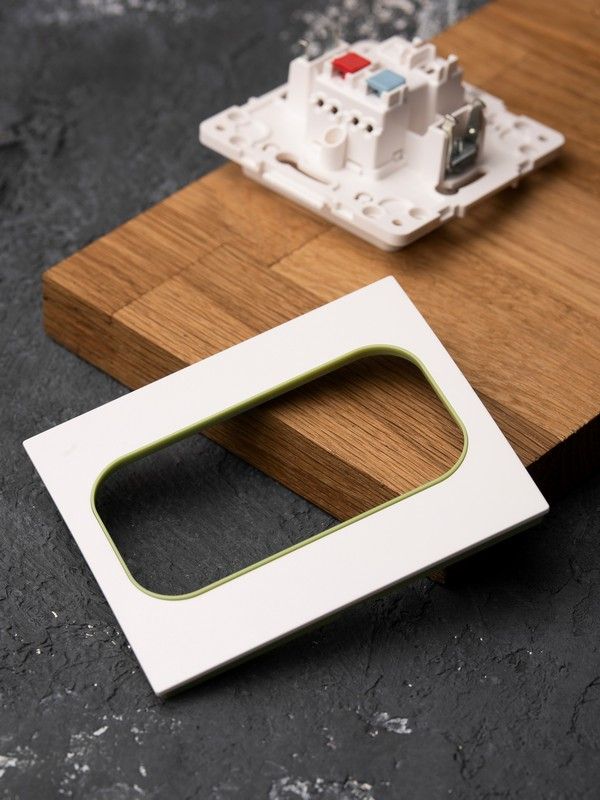 EKF Стокгольм белый Рамка EKF PROxima Стокгольм Белый Линия зеленая для розетки 2-ой EYM-G-302-20