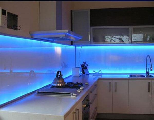 Светодиодная лента синяя Светодиодная лента Eleganz SMD 2835 Синий 300 Led 12 В IP65 4,8 Вт/м (цена за метр) 