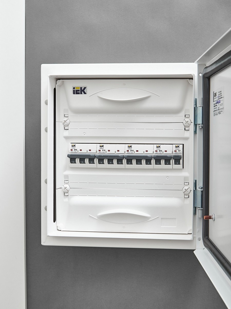Автоматический выключатель IEK ARMAT M06N 3P C 10А AR-M06N-3-C010