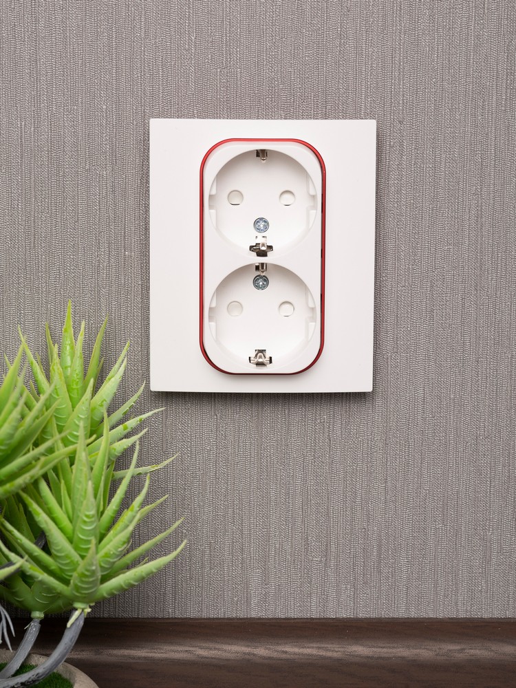 EKF Стокгольм белый Рамка EKF PROxima Стокгольм Белый Линия красная для розетки 2-ой EYM-G-304-20
