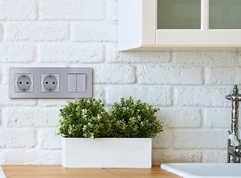 Legrand Inspiria Рамки Рамка Legrand INSPIRIA Алюминий 3 поста 673952