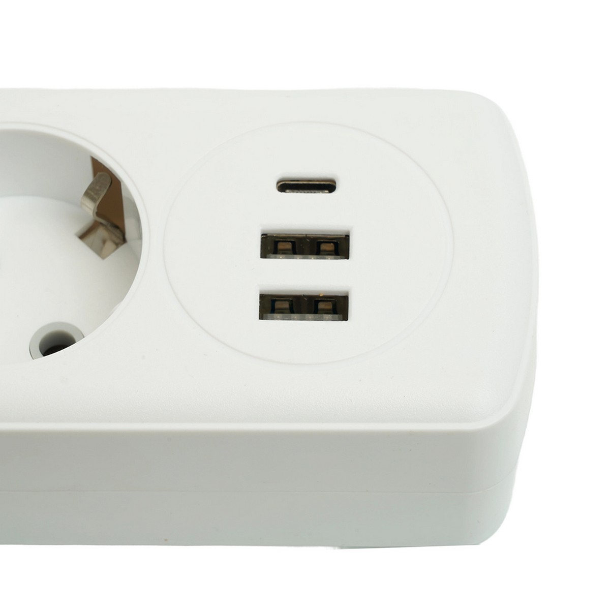 Удлинитель STEKKER HM08-33-02 3-местный c/з 3x1 мм2 1,8 м 2USB+1Type-C 2,4А Home белый 49970