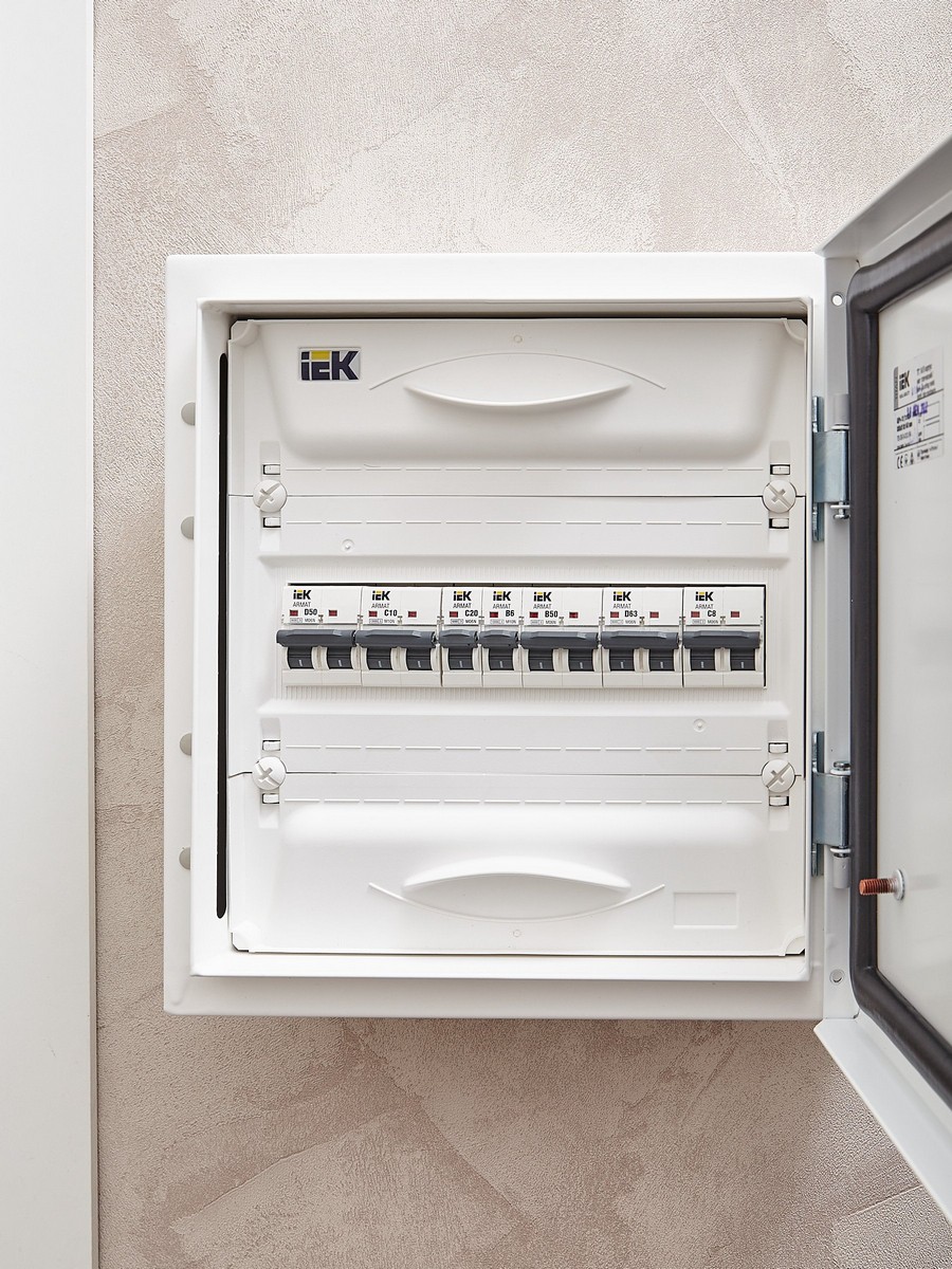 Автоматический выключатель IEK ARMAT M10N 1P B 6А AR-M10N-1-B006