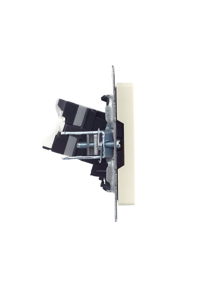 Розетка IEK BRITE компьютерная RJ45 кат.5E РК10-БрКр бежевый BR-K10-1-K10