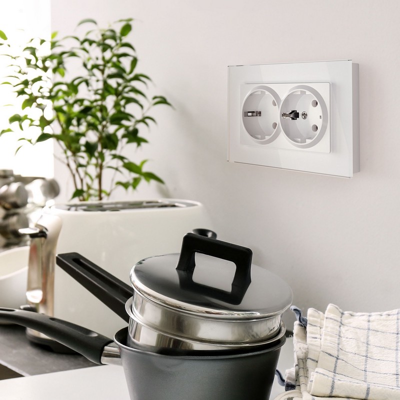 Рамки Werkel Favorit Рамка Werkel Favorit для двойной розетки (белый,стекло)  WL0081101