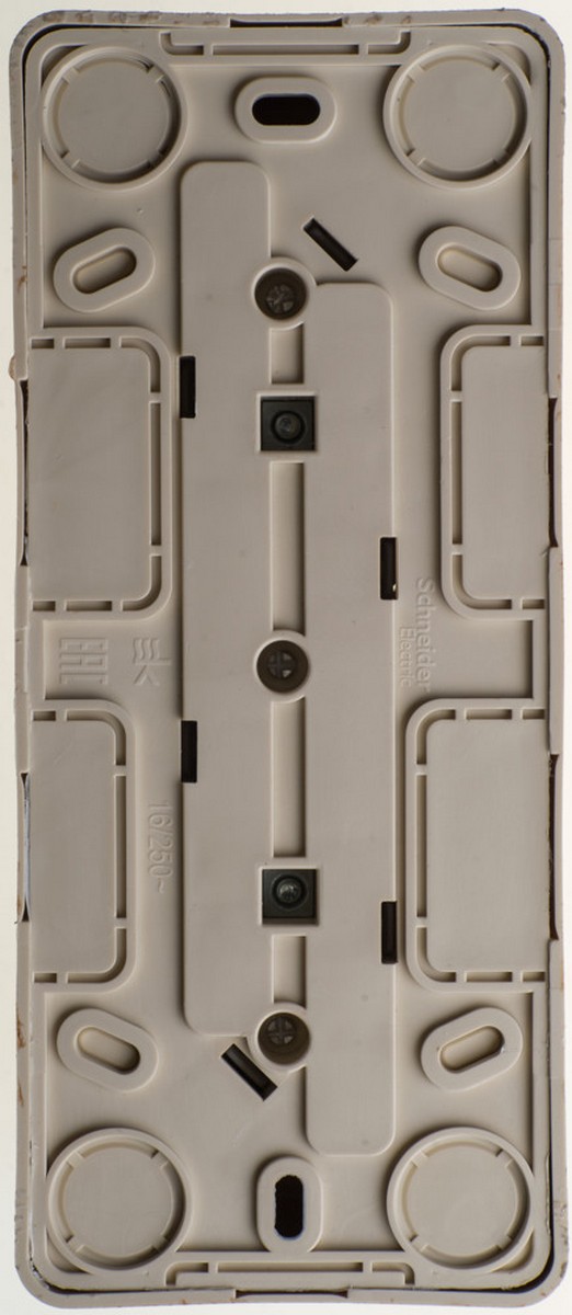 Розетка 3-ая Systeme Electric Этюд наружный Сосна с/з со шторками 16А 250B PA16-012D