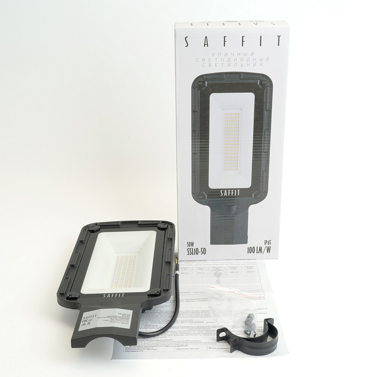 Светодиодный уличный консольный светильник SAFFIT SSL10-50 50W 5000K черный 55233
