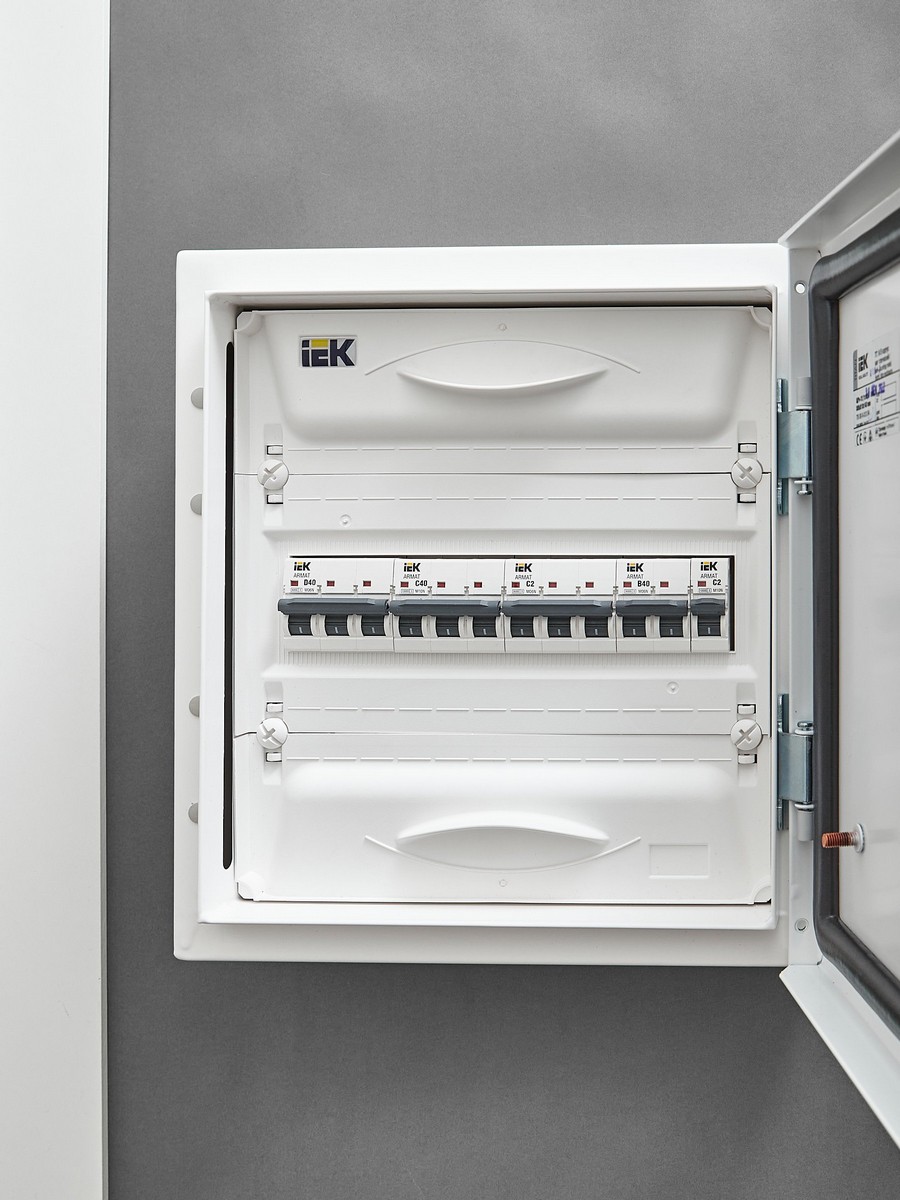 Автоматический выключатель IEK ARMAT M10N 3P C 40А AR-M10N-3-C040