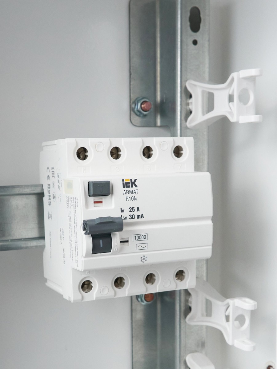 ВДТ УЗО IEK ARMAT R10N 4P 25А 30мА тип AC AR-R10N-4-025C030