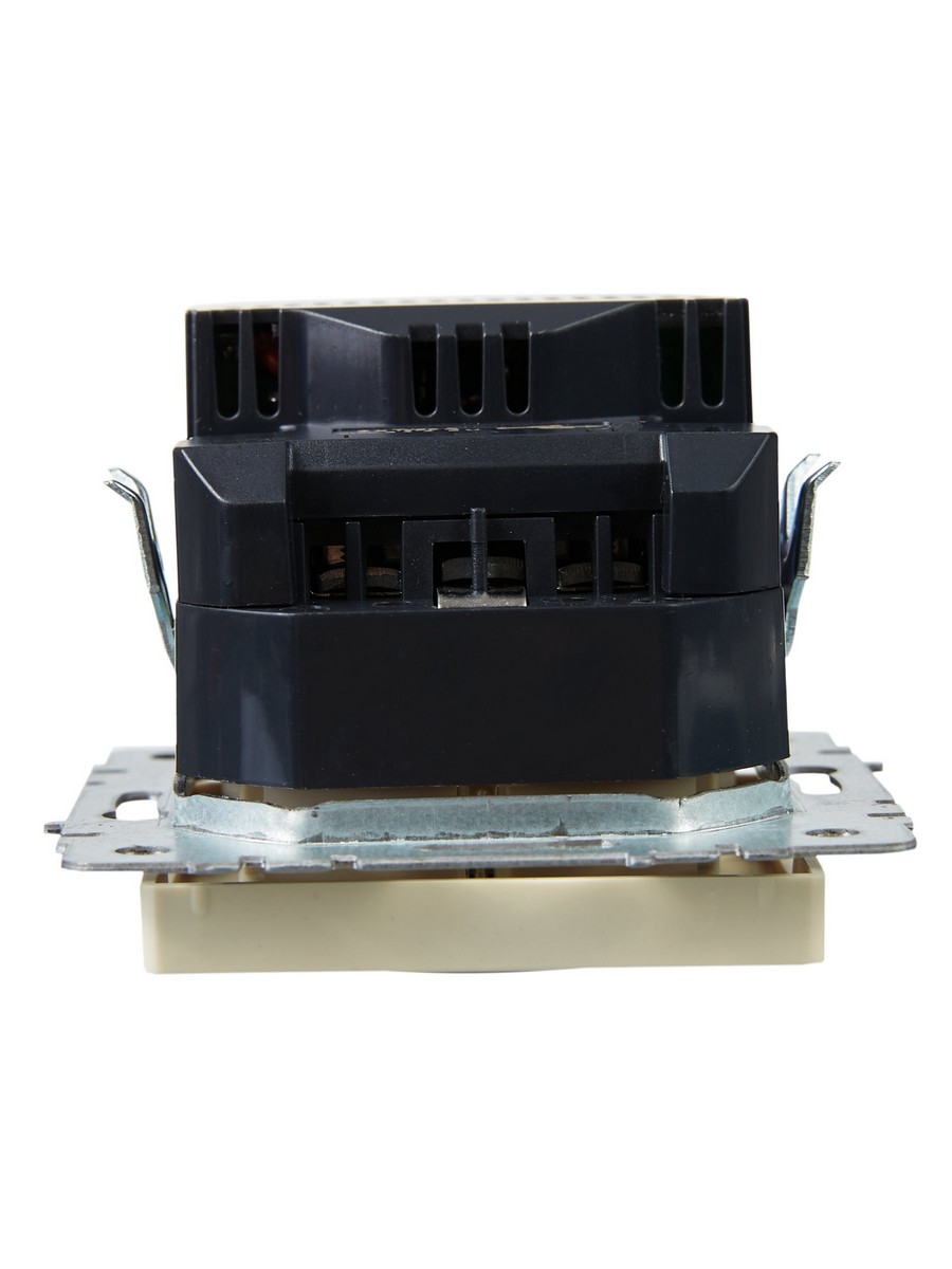 Розетка IEK BRITE с с/з и шторками 16А с USB A+A 2,1А РЮш10-1-БрКр бежевый BR-R14-16-U21-D21-K10