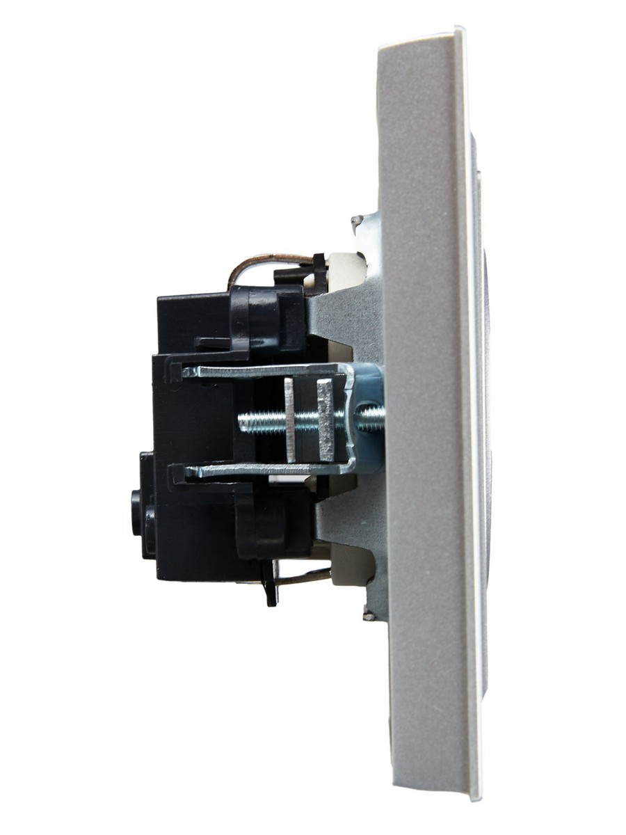 Розетка IEK BRITE BASE Алюминий с з/к/ш 16А в сб. РСР14-1-0-БрА BR-R14-16-K47-F