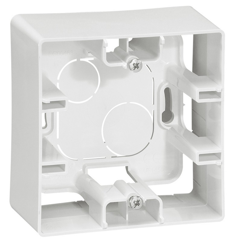 Коробка/накладная Legrand Etika белый монтаж 1-ая 672510