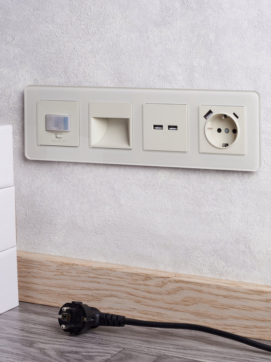 Датчик движения IEK BRITE BASE Бежевый ДС10-1-БрКр BR-MS10-N-150-05-K10