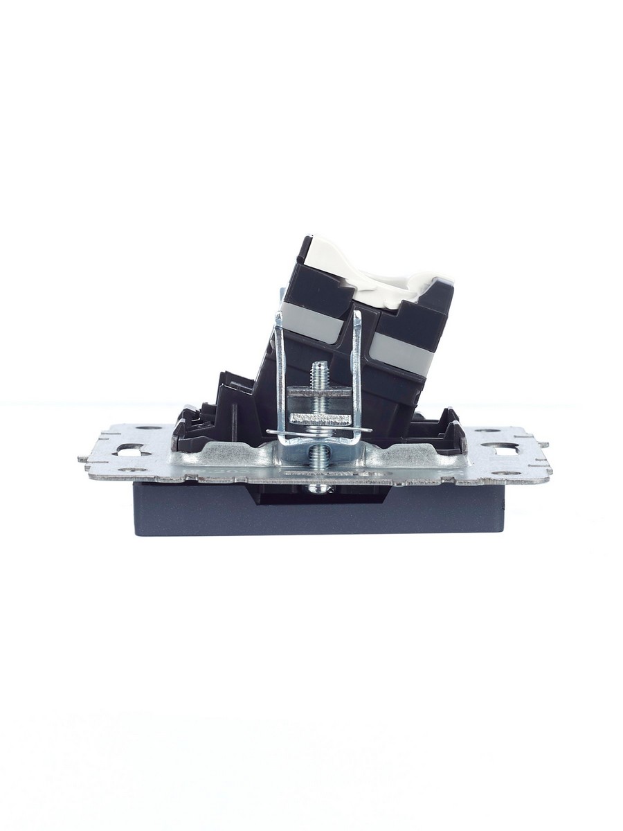 Розетка IEK BRITE компьютерная RJ45 кат.5E РК10-БрМ маренго BR-K10-1-K35