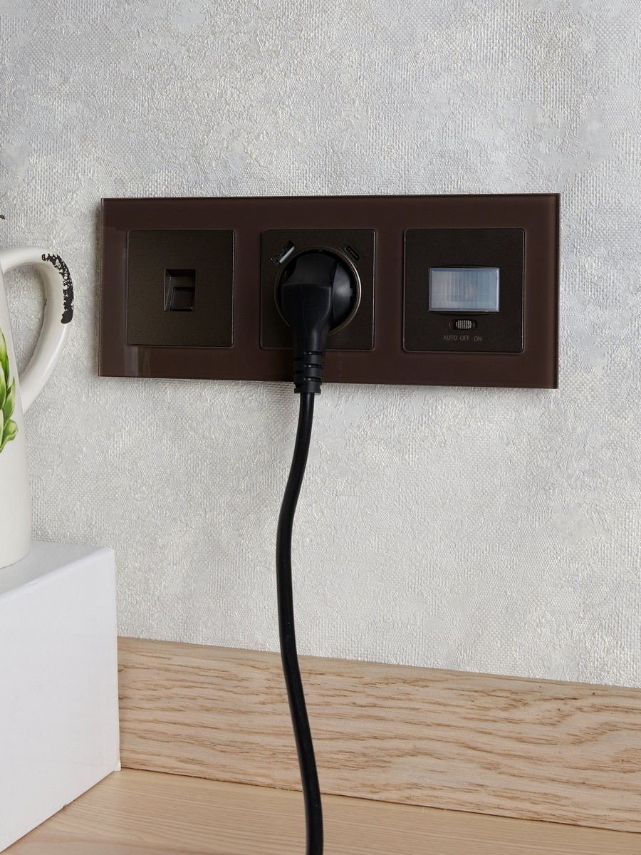 IEK Brite Бронза Розетка компьютерная IEK BRITE BASE Темн.бронза RJ45 кат.6 РК11-БрТБ BR-K10-2-K45