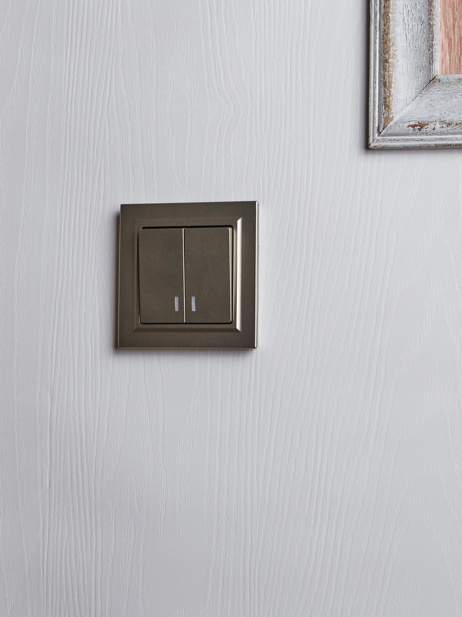 IEK Brite Шампань Выключатель IEK BRITE 2-клавишный с индикацией 10А ВС10-2-1-БрШ шампань BR-V20-1-10-K37