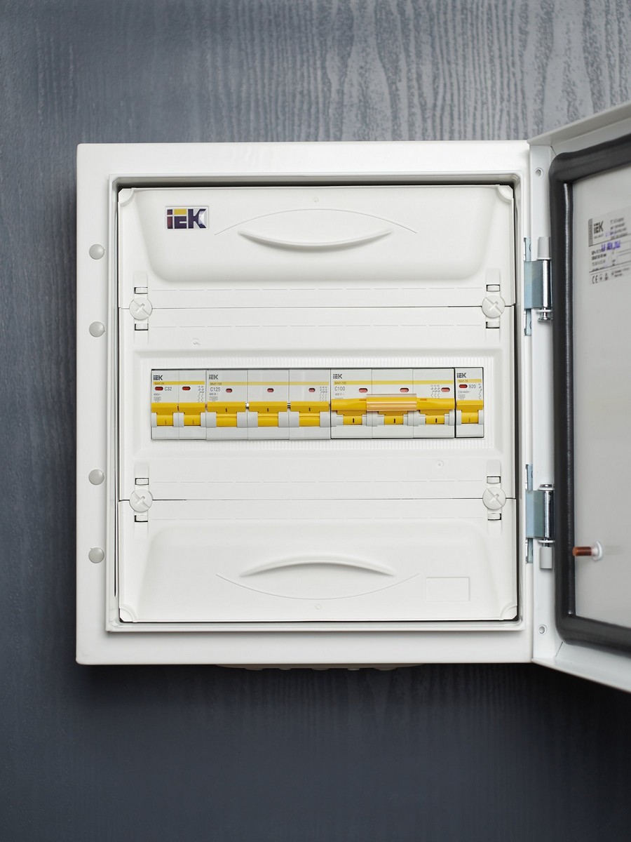 Автоматический выключатель IEK KARAT ВА47-150 3Р 125А 15кА х-ка C MVA50-3-125-C