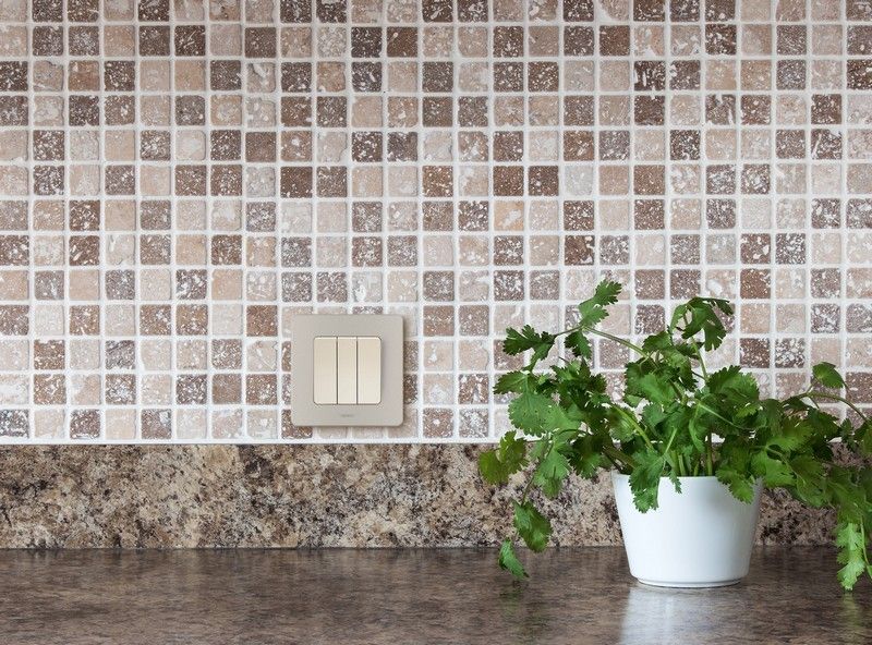 Legrand Inspiria Слоновая кость Выключатель Legrand INSPIRIA Слоновая кость трехклавишный 10 AX 250 В 673641