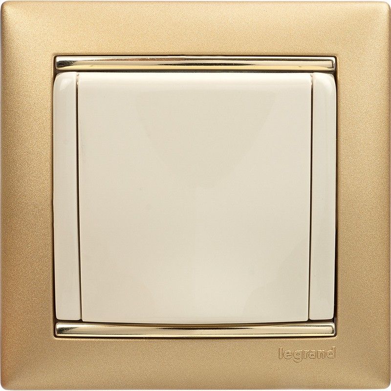 Legrand Valena Classic Кремовый Розетка Legrand Valena Крем 1-ая с/з с крышкой 774322