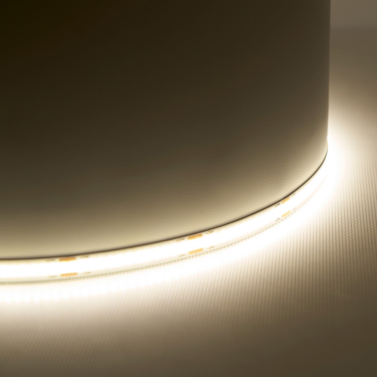 Лента светодиодная Feron LS530 COB 512SMD(2110)/м 12Вт/м 24V 3000К IP20 5 метров 48970