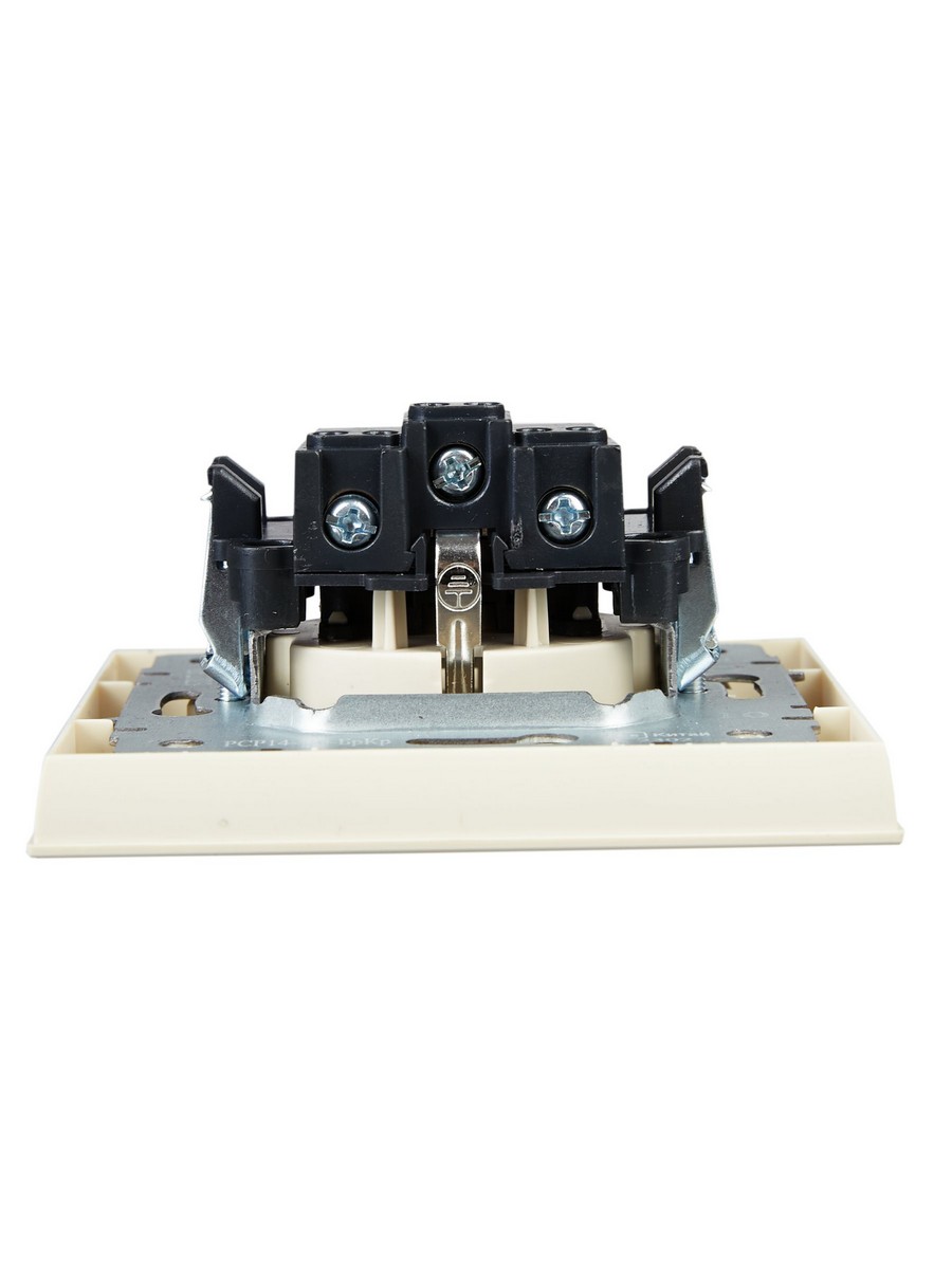 Розетка IEK BRITE Бежевый с з/к/ш 16А в сборе РСР14-1-0-БрКр BR-R14-16-K10-F