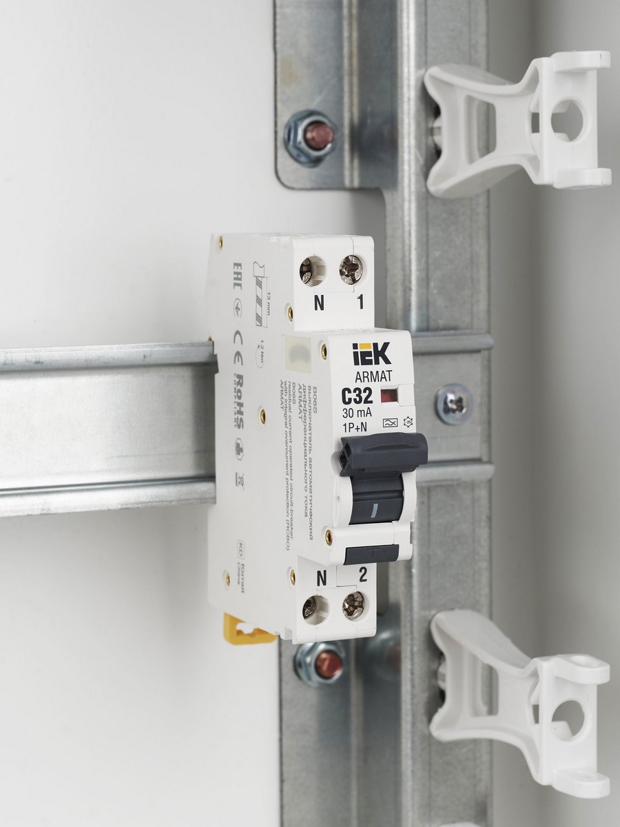 IEK АВДТ Дифф. Автомат IEK ARMAT B06S 1P+NP C32 30мА тип A (18мм) AR-B06S-1N-C32A030 