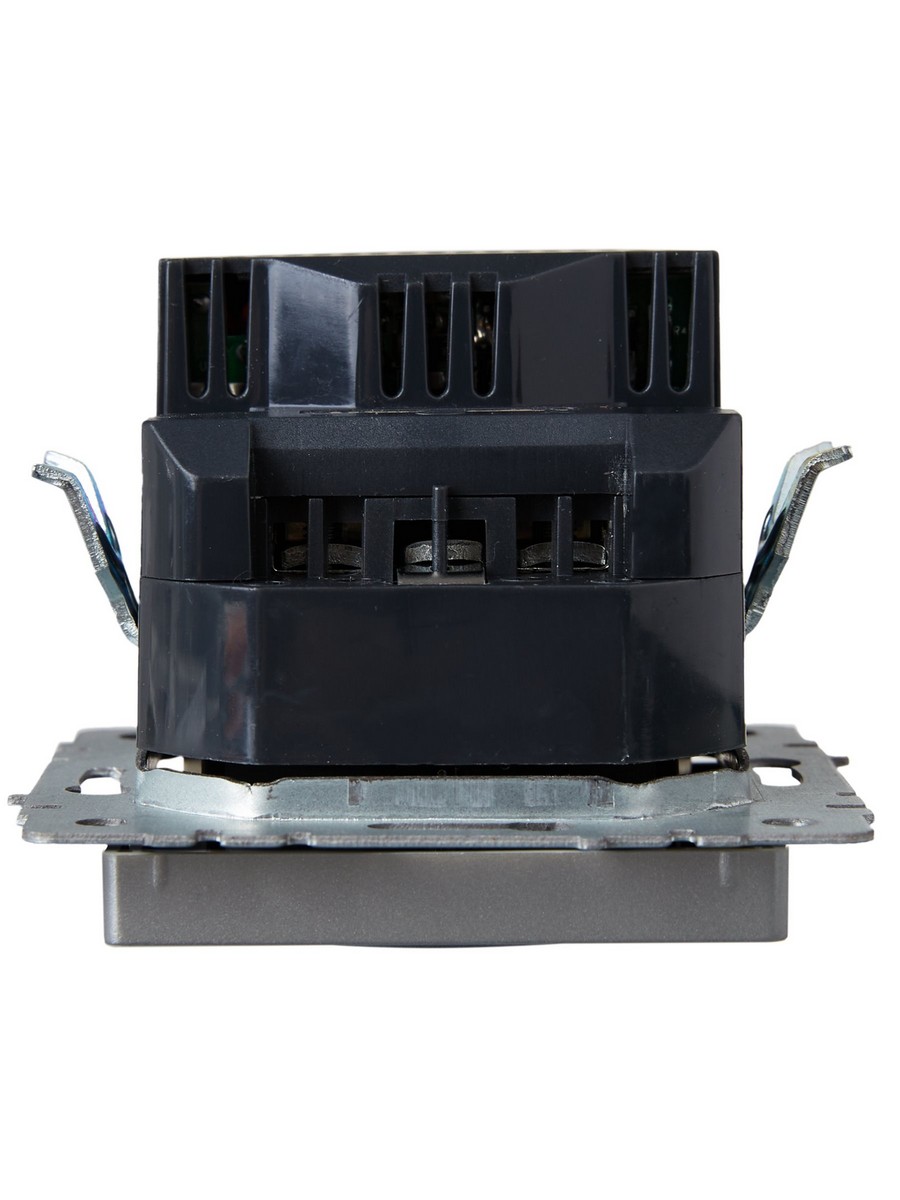 IEK Brite Алюминий Розетка IEK BRITE с с/з и шторками 16А с USB A+A 3,1А РЮш10-2-БрА алюминий BR-R14-16-U21-D31-K47