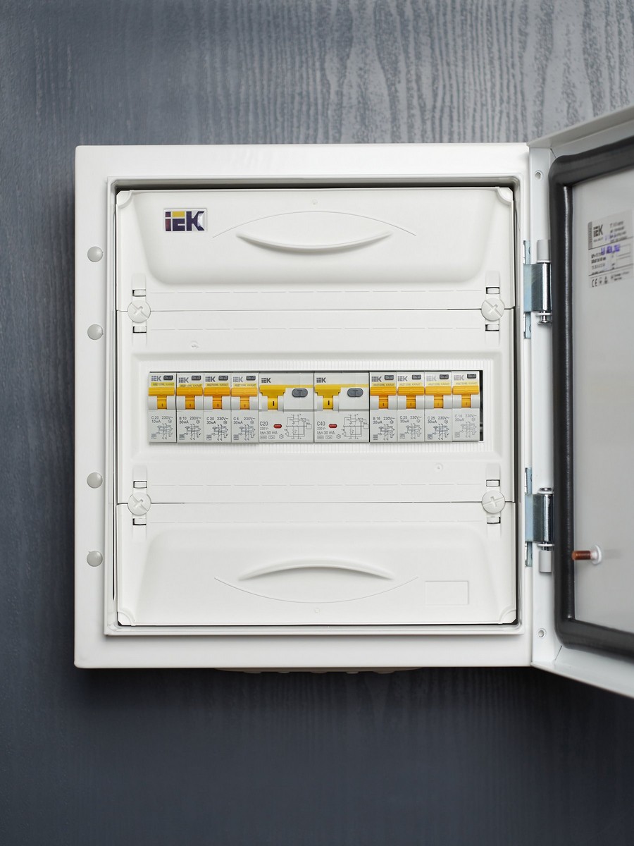Дифференциальный автоматический выключатель IEK KARAT АВДТ32 2P 40A 30мА MAD22-5-040-C-30