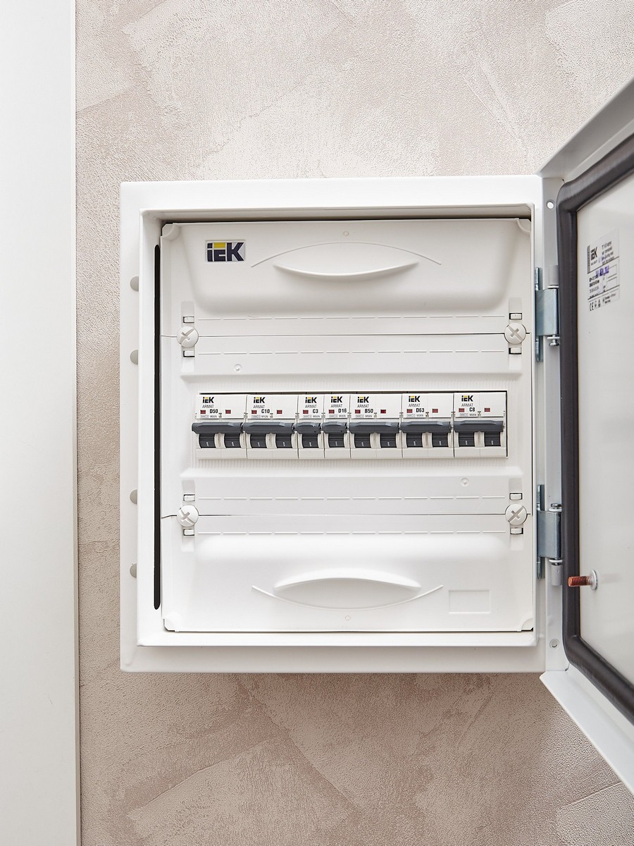Автоматический выключатель IEK ARMAT M06N 1P D 16А AR-M06N-1-D016