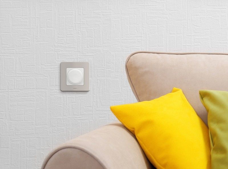 Legrand Inspiria Белый Светорегулятор Legrand INSPIRIA Белый поворотный без нейтрали 300Вт 673790