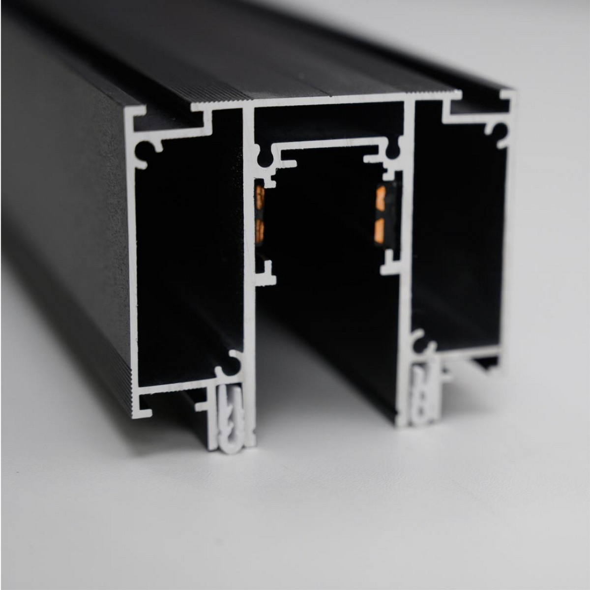 Трековые светодиодные светильники Шинопровод для монтажа в натяжной потолок 2м NOVOTECH 135129 FLUM 