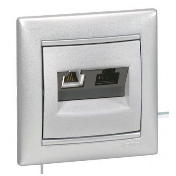Legrand Etika Алюминий Розетка телефон + компьютер Legrand Etika алюминий (RJ11+RJ45) 5 кат. UTP 672452