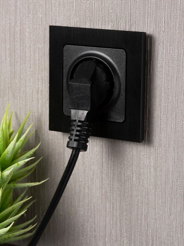 EKF Стокгольм черный Розетка с/з EKF PROxima Стокгольм Черный о шторками 16А EZR16-028-10