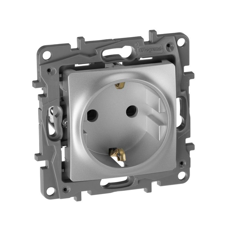 Legrand Etika Алюминий Розетка электрическая Legrand Etika алюминий с/з, винт. клеммы, 16А, 250 В 672421