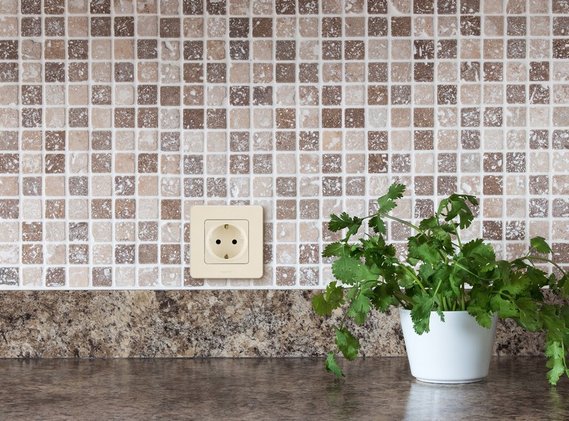 Розетка Legrand INSPIRIA Слоновая кость с заземлением 16 А 250 В 673721
