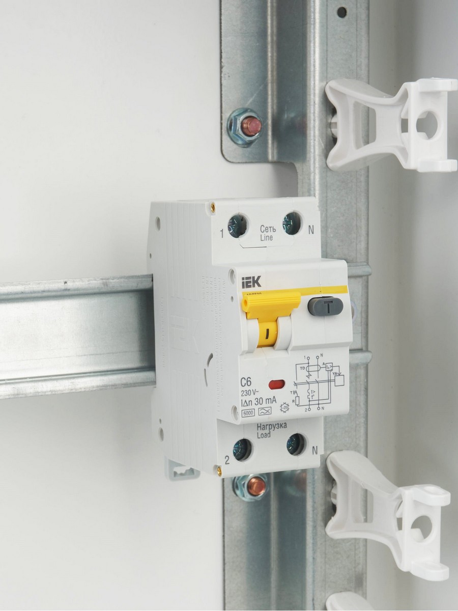 IEK Дифференциальный автоматический выключатель IEK KARAT АВДТ32 2P 6A MAD22-5-006-C-30 