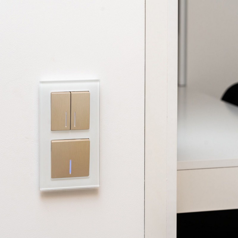 Werkel Шампань рифленный механизмы Выключатель Werkel одноклавишный  проходной с подсветкой (шампань рифленый) W1112110