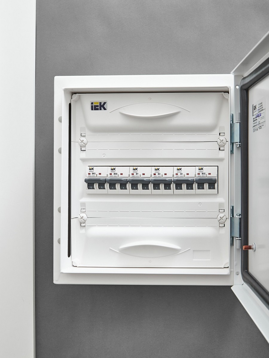 2 полюсные (двухполюсные) Автоматический выключатель IEK ARMAT M06N 2P B 3А AR-M06N-2-B003 