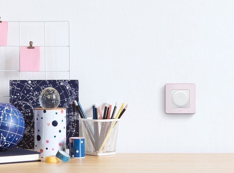 Legrand Inspiria Белый Светорегулятор Legrand INSPIRIA Белый поворотный без нейтрали 300Вт 673790