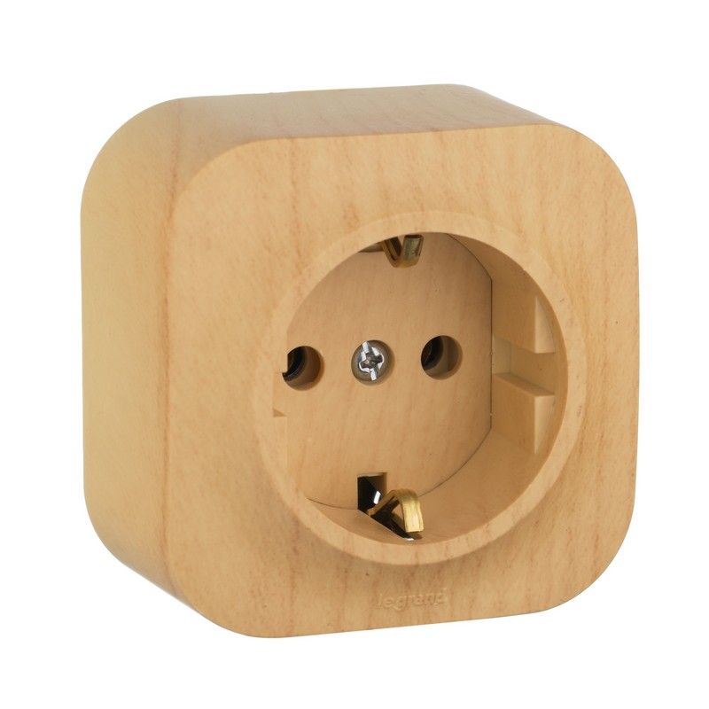 Накладные Розетки и выключатели Legrand Quteo Дерево Розетка Legrand Quteo с заземлением со шторкам дерево  782271