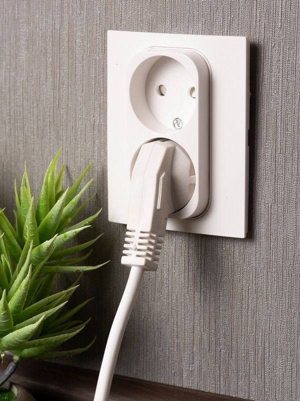 EKF Стокгольм белый Розетка EKF PROxima Стокгольм Белый 2-ая б/з с рамкой 10А со шторками EXR10-102-10