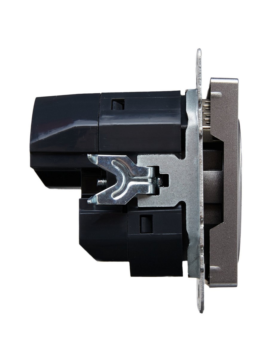 IEK Brite Сталь Розетка IEK BRITE с с/з и шторками 16А с USB A+A 2,1А РЮш10-1-БрС сталь BR-R14-16-U21-D21-K46